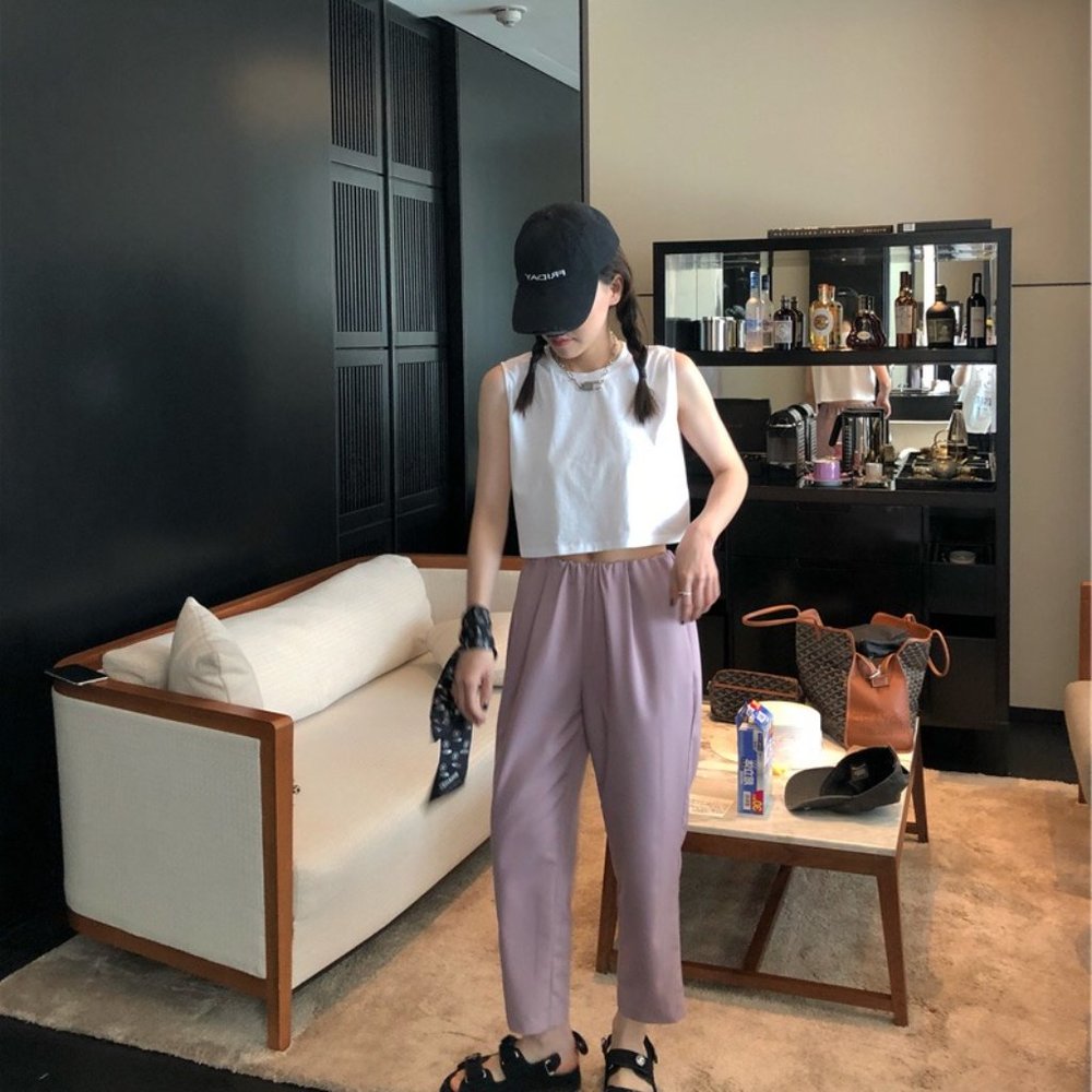 Pink-purple pants woman